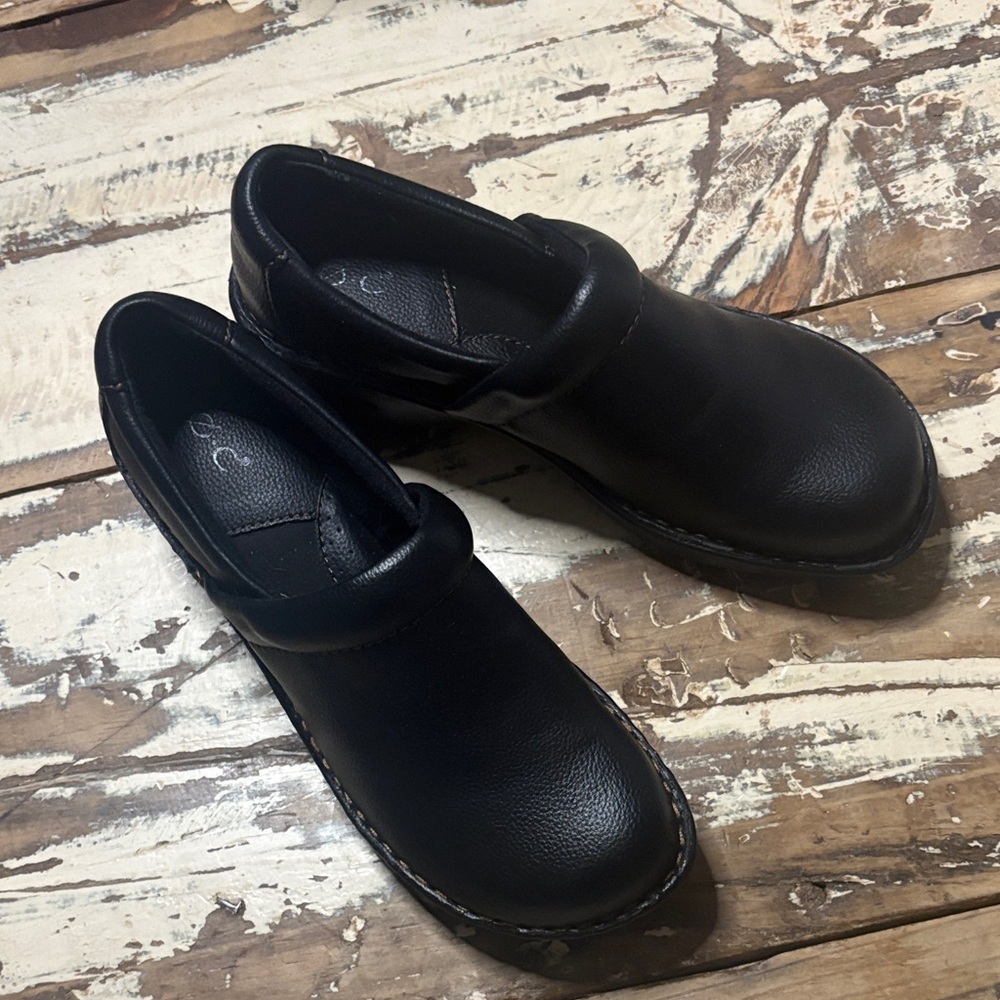 b.o.c. Women's Black Leather Mules
